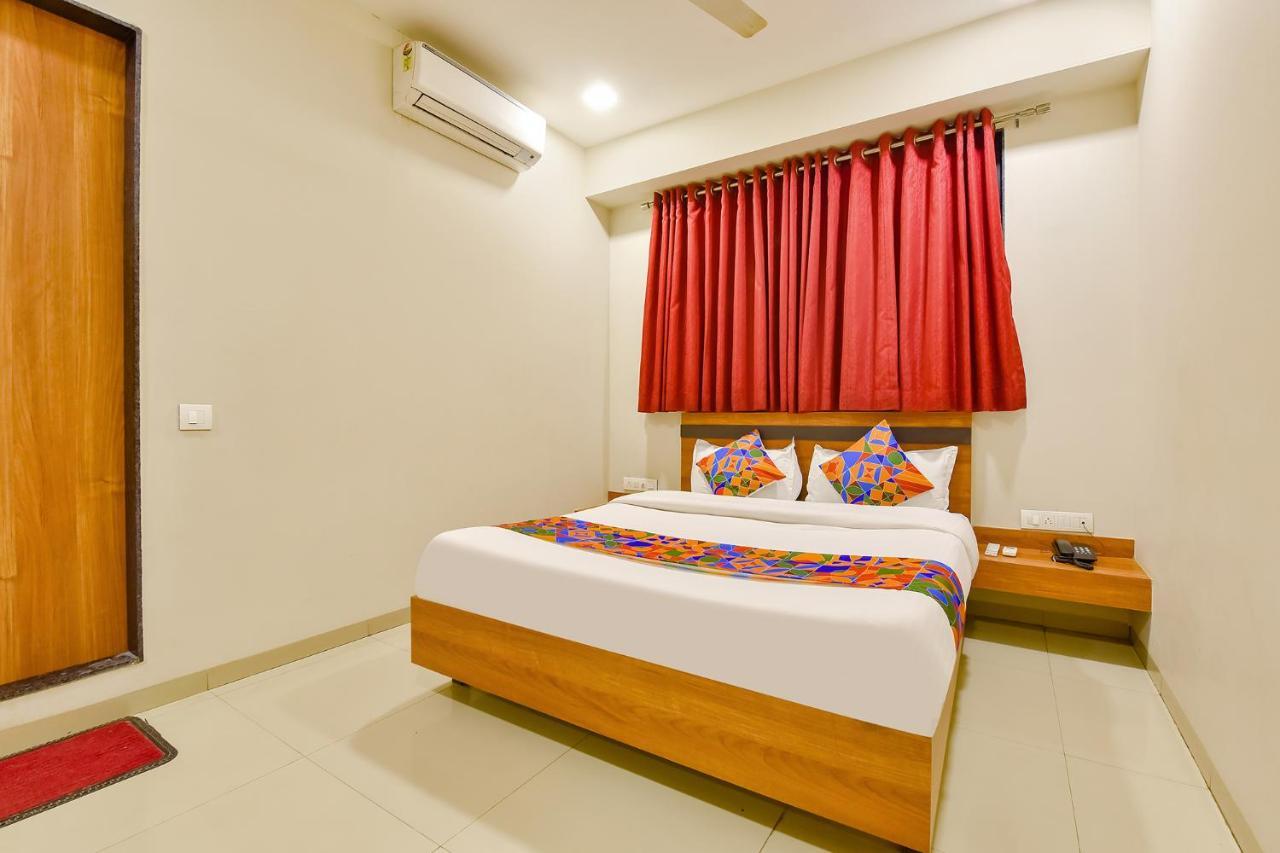Fabhotel Happinex Σουράτ Εξωτερικό φωτογραφία