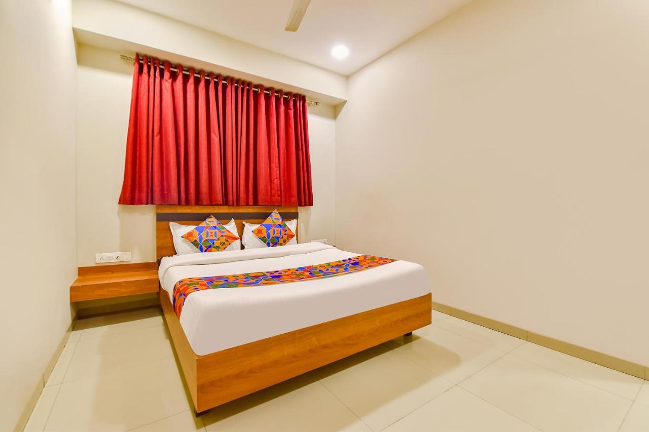 Fabhotel Happinex Σουράτ Εξωτερικό φωτογραφία
