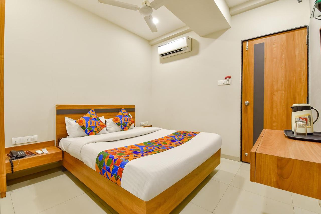 Fabhotel Happinex Σουράτ Εξωτερικό φωτογραφία