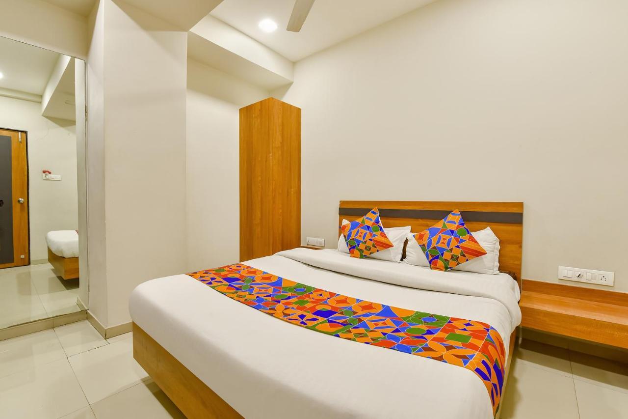 Fabhotel Happinex Σουράτ Εξωτερικό φωτογραφία
